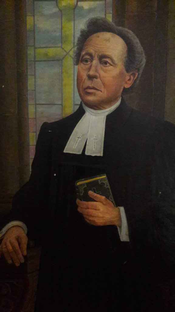Eine Zeichnung von Pastor Feddersen mit einer Bibel in der Hand.
