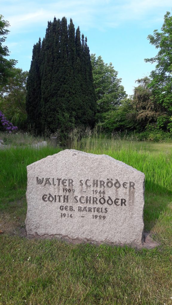 Grabstein von Pastor Walter Schröder.